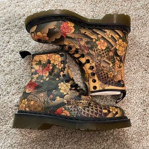 Japanese Tattoo inspired Dr. Martens. Women Size 6